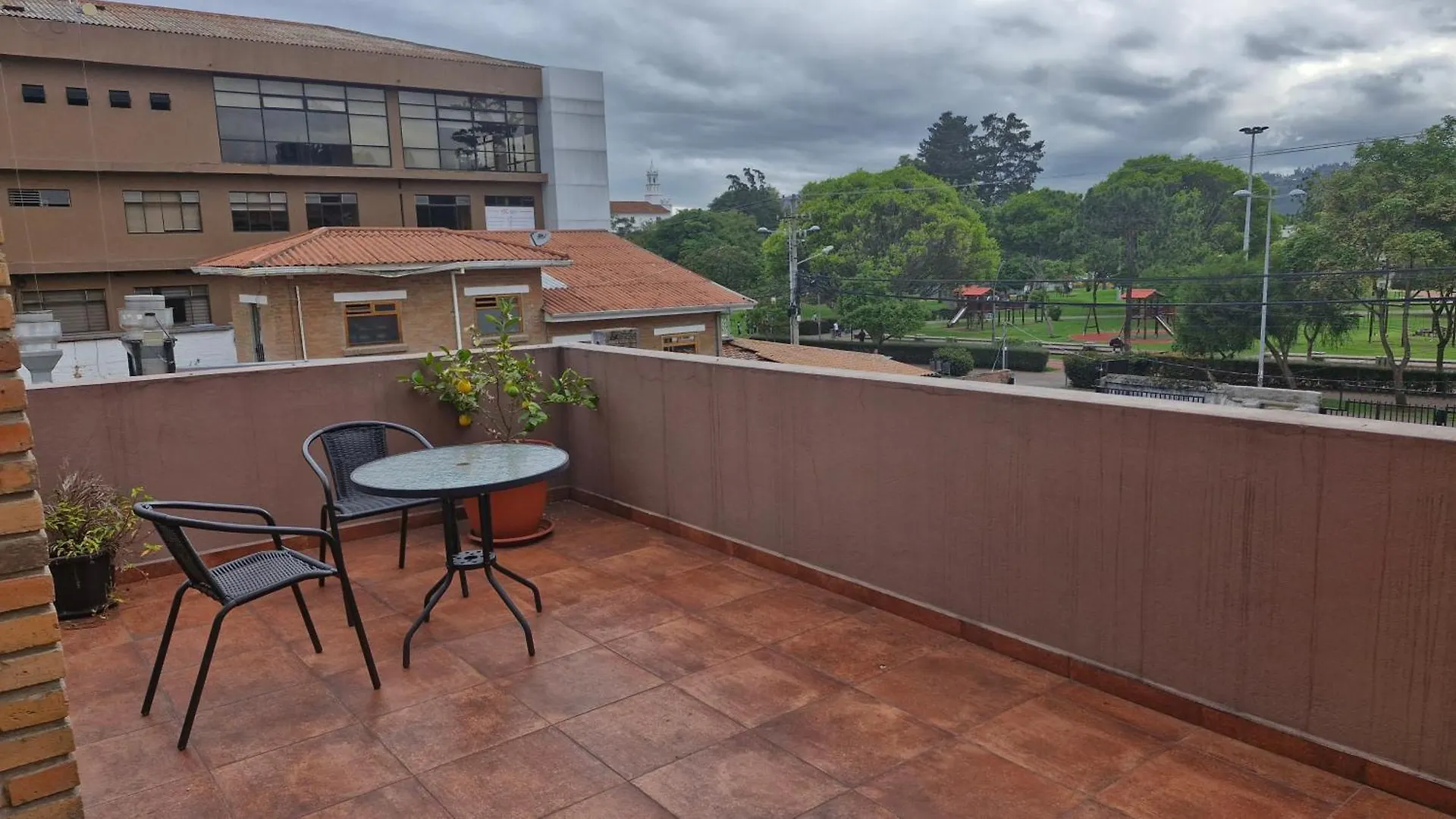 Departamento 2 Dormitorios Sector El Estadio Parque De La Madre 쿠엔카 에콰도르